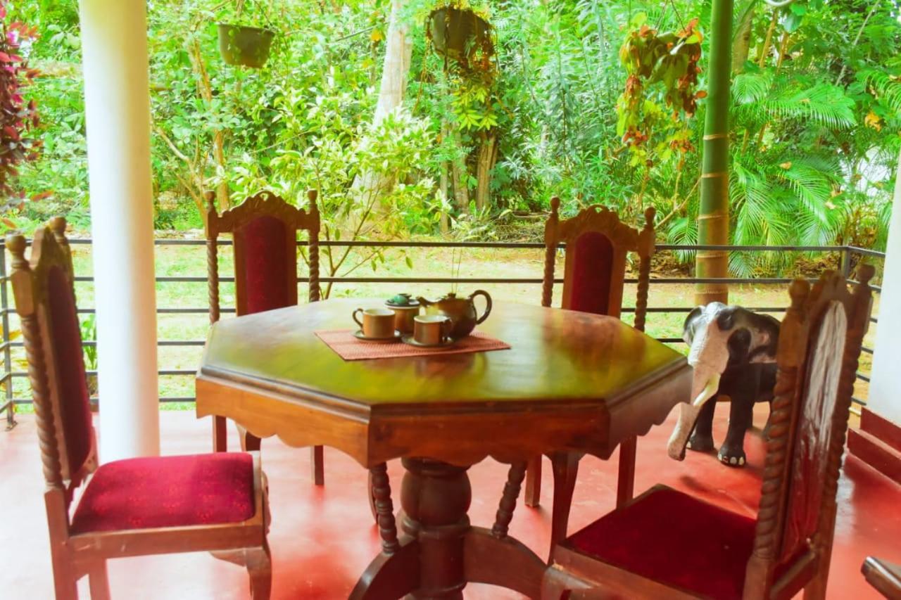 Canal Side Safari Resort Udawalawe Bagian luar foto