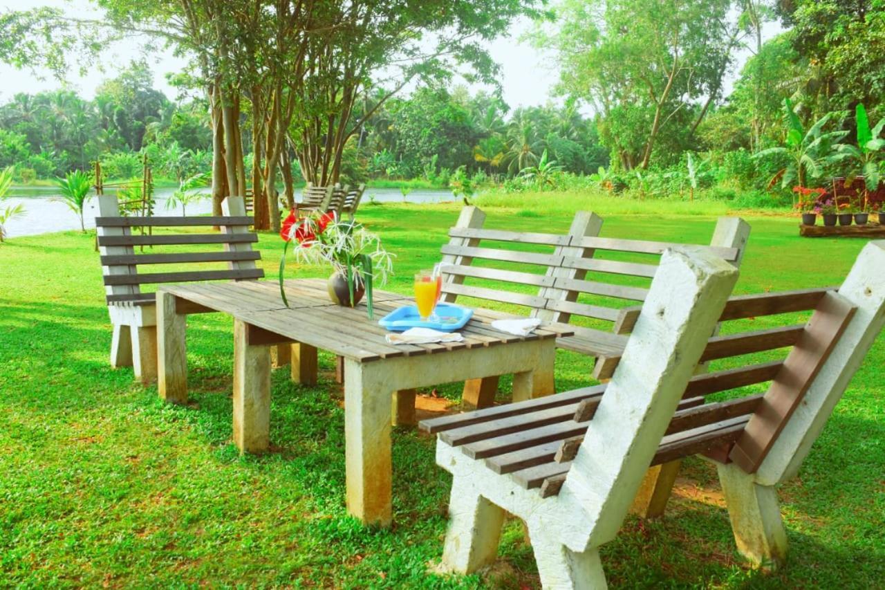 Canal Side Safari Resort Udawalawe Bagian luar foto
