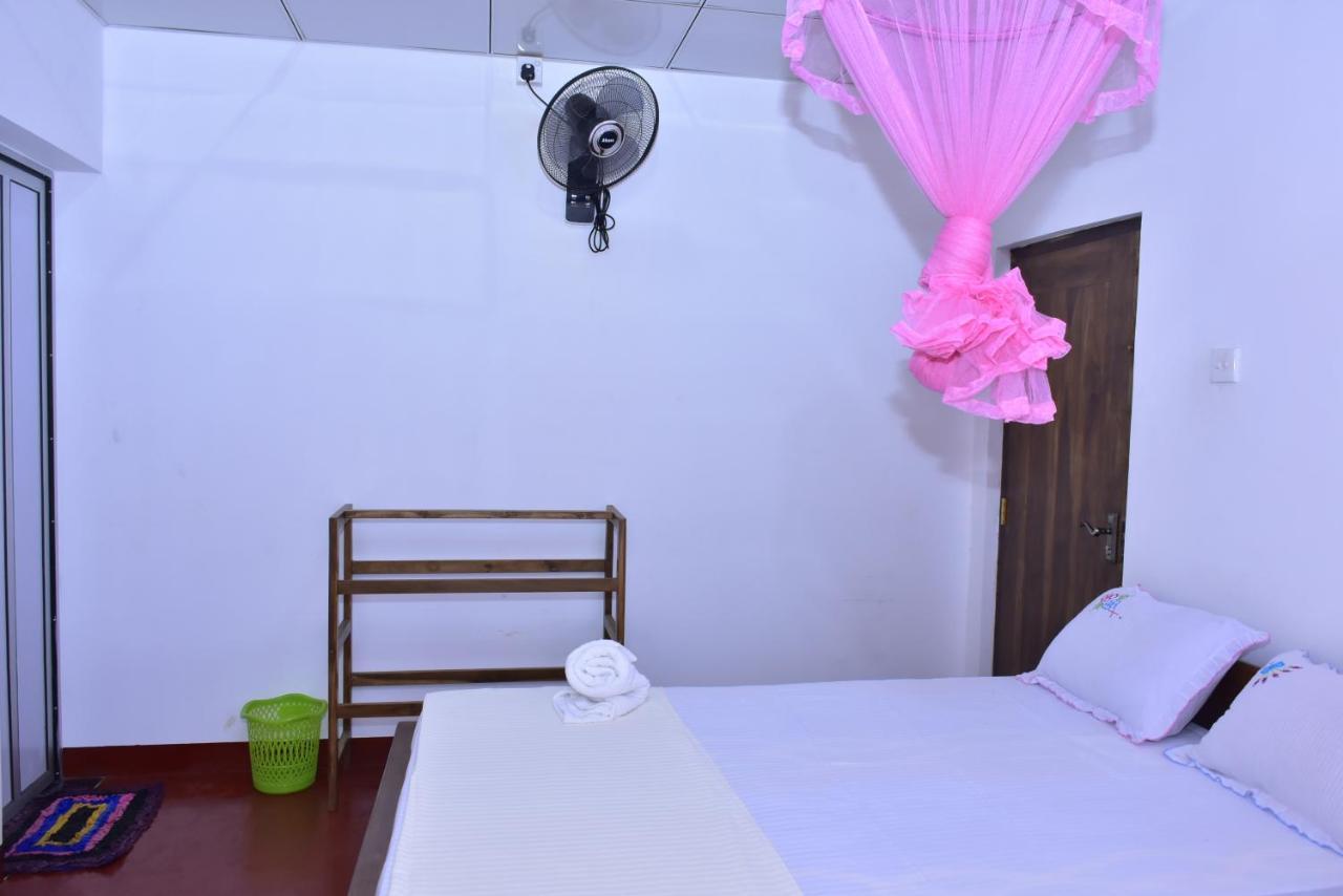 Canal Side Safari Resort Udawalawe Bagian luar foto