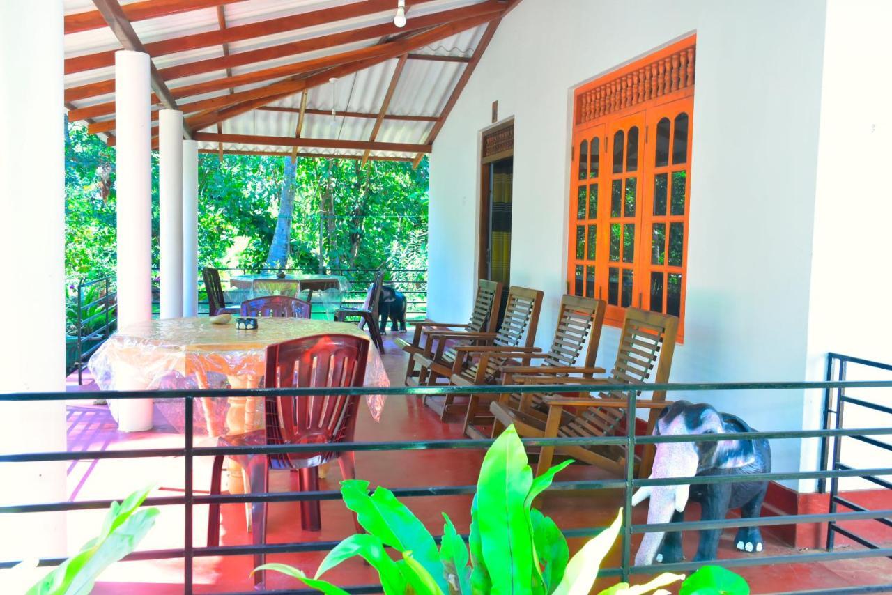 Canal Side Safari Resort Udawalawe Bagian luar foto